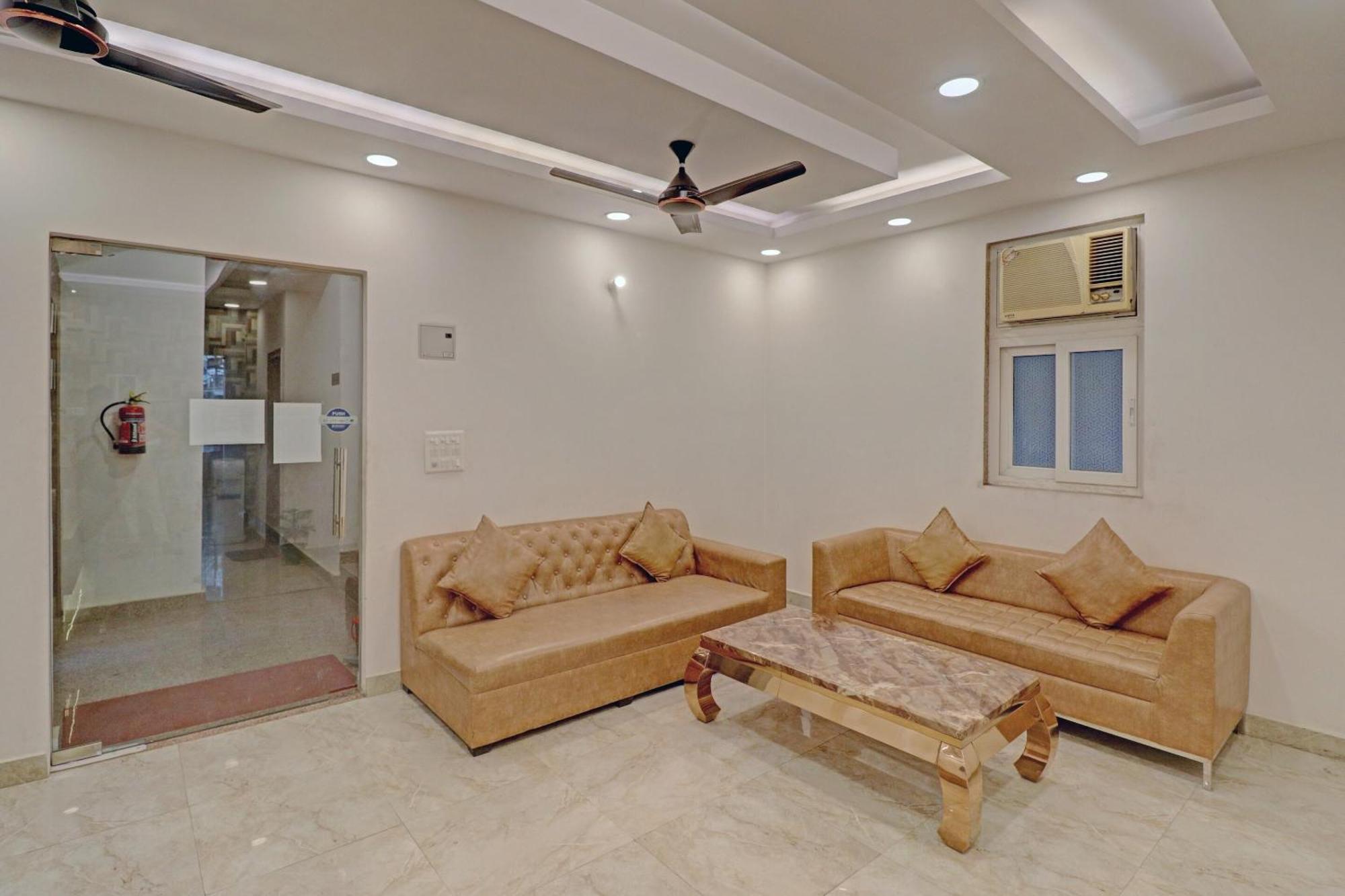 Collection O Spot Light Near Tughlakabad Station Metro Station 4* Delhi (National Capital Territory of India)