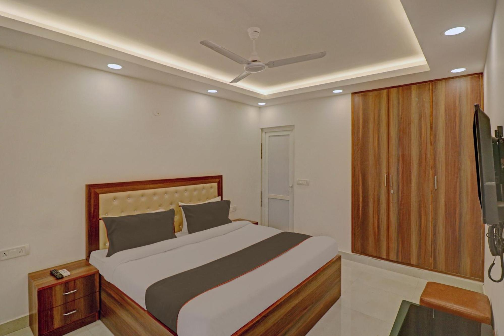 Hotel Collection O Spot Light Near Tughlakabad Station Metro Station