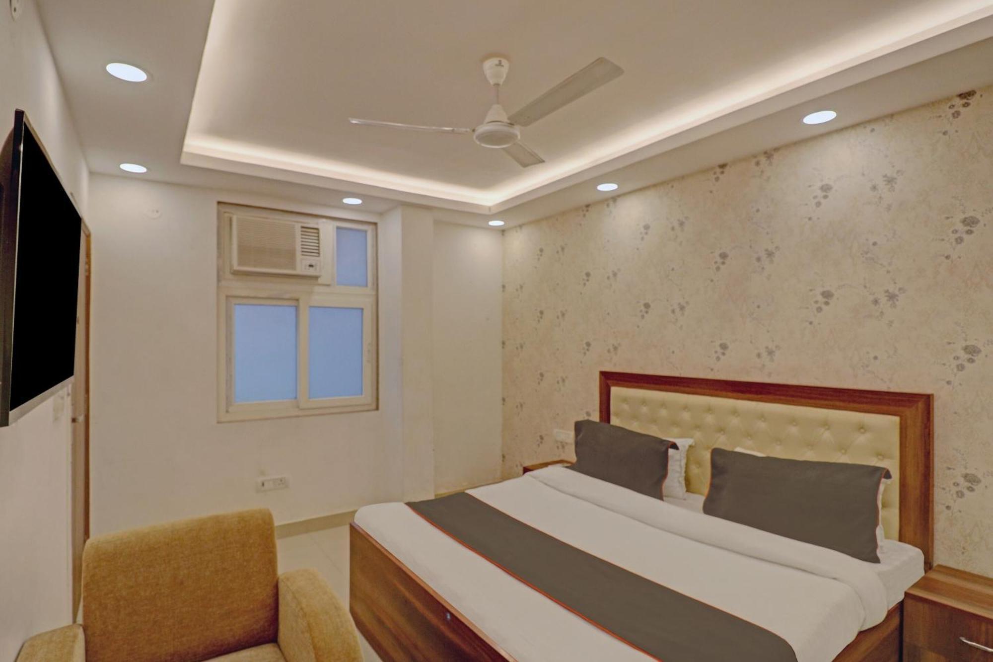 Collection O Spot Light Near Tughlakabad Station Metro Station Hotel 4*
